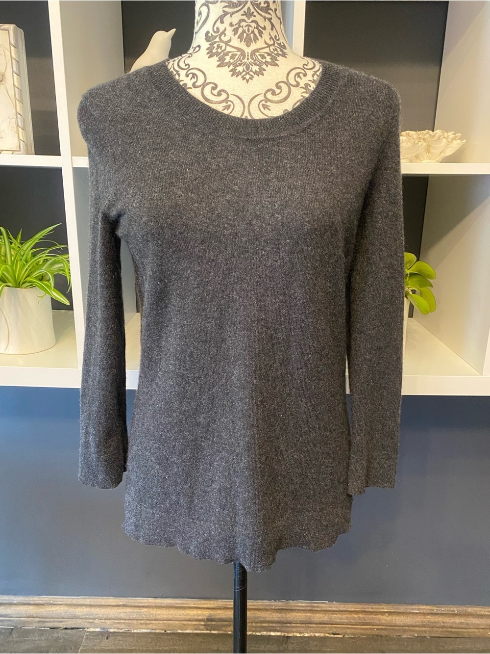 100% Cashmere Jones New York Charcoal Grey Ultra-Soft Crewneck Sweater Size M